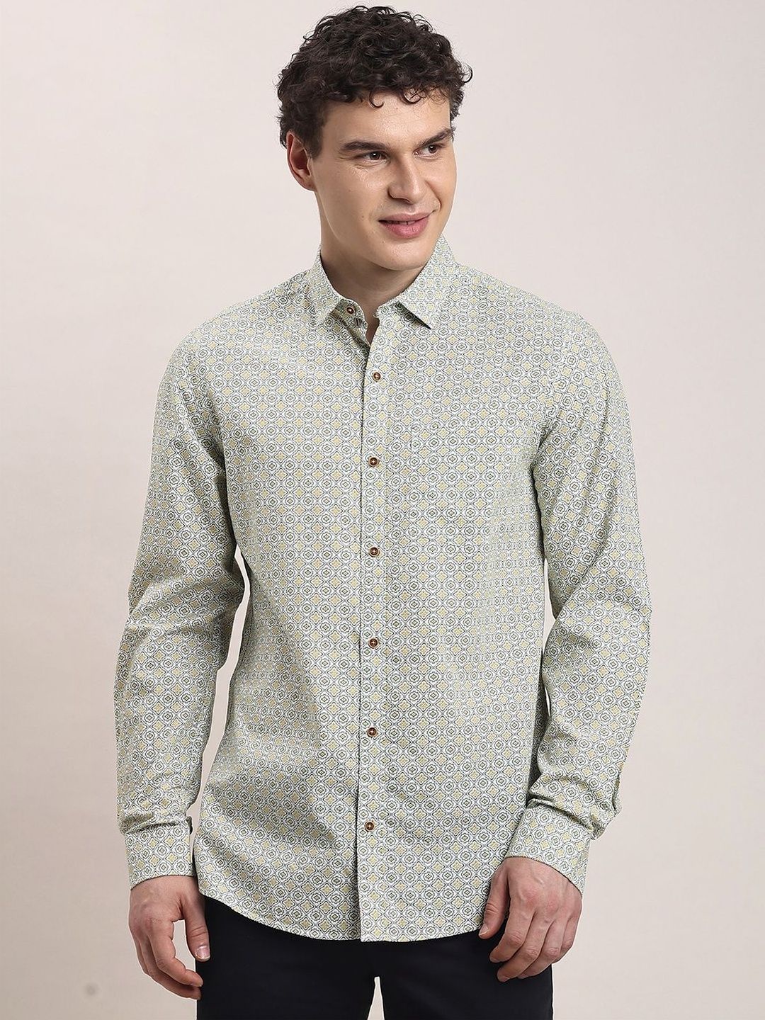 Turtle Men Relaxed Slim Fit Printed Casual Shirt