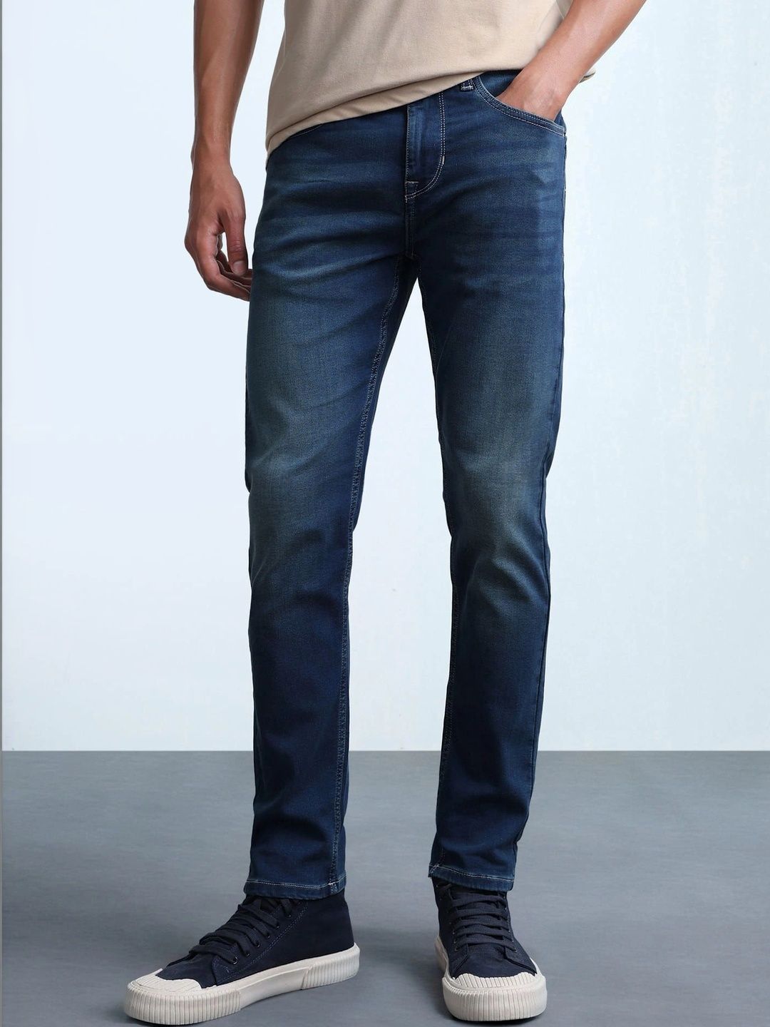 Flying Machine Men Tapered Fit Mid-Rise Heavy Fade Stretchable Jeans