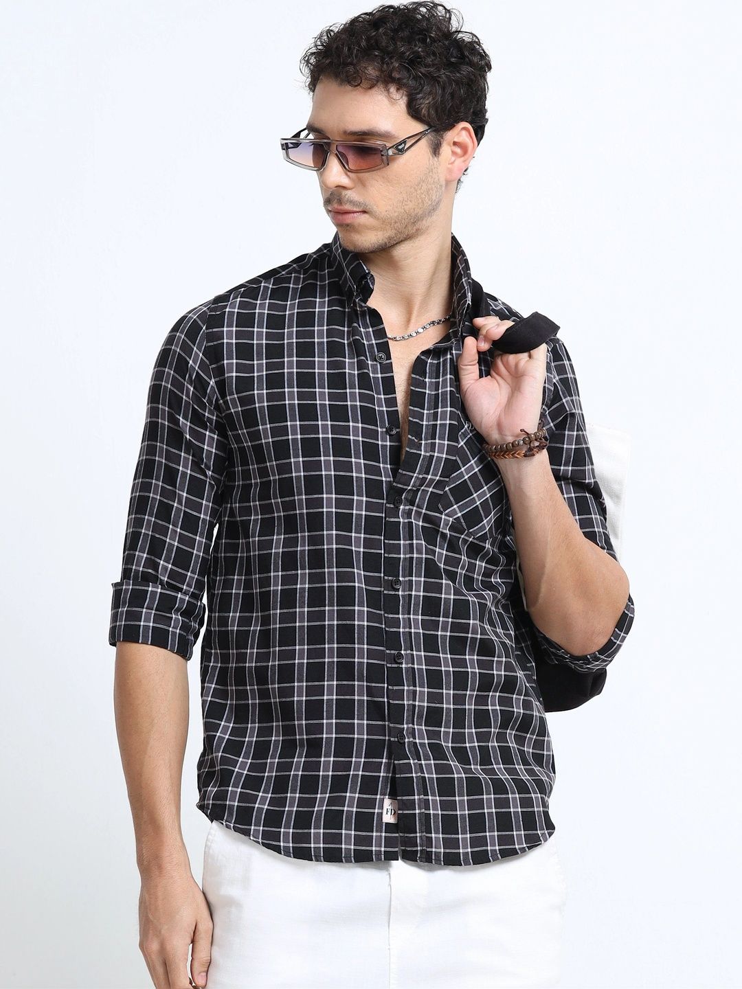 FashionDistrict Men Relaxed Checked Casual Shirt