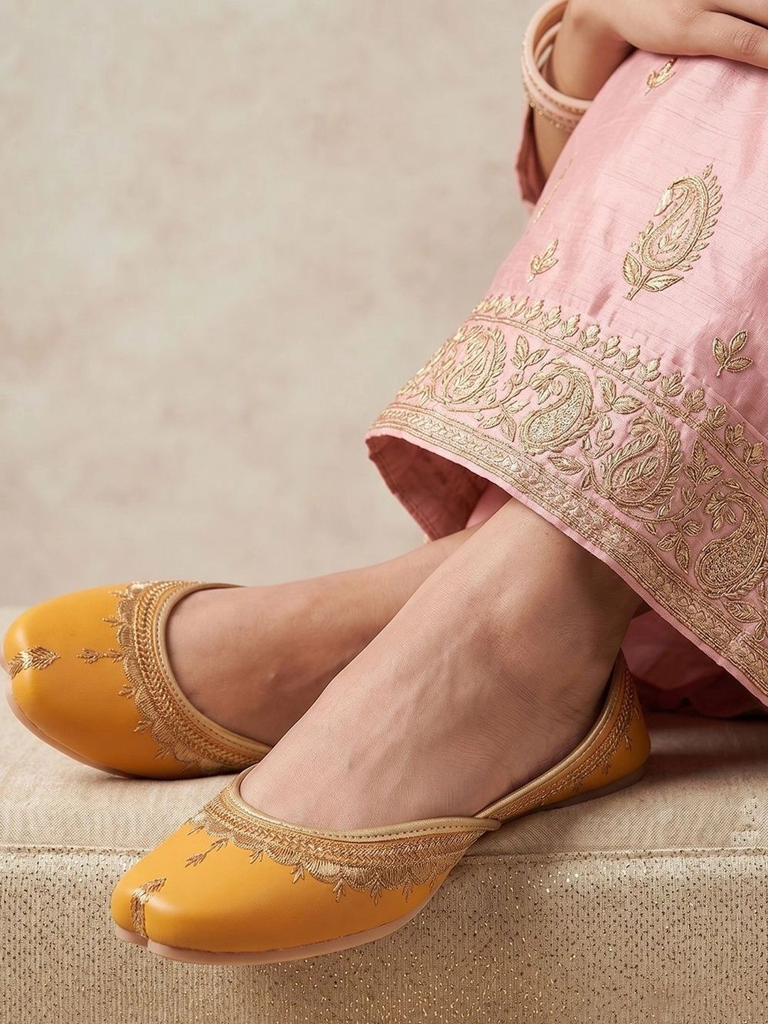 Anouk Anouk Women Embellished Ethnic Fashion Flats