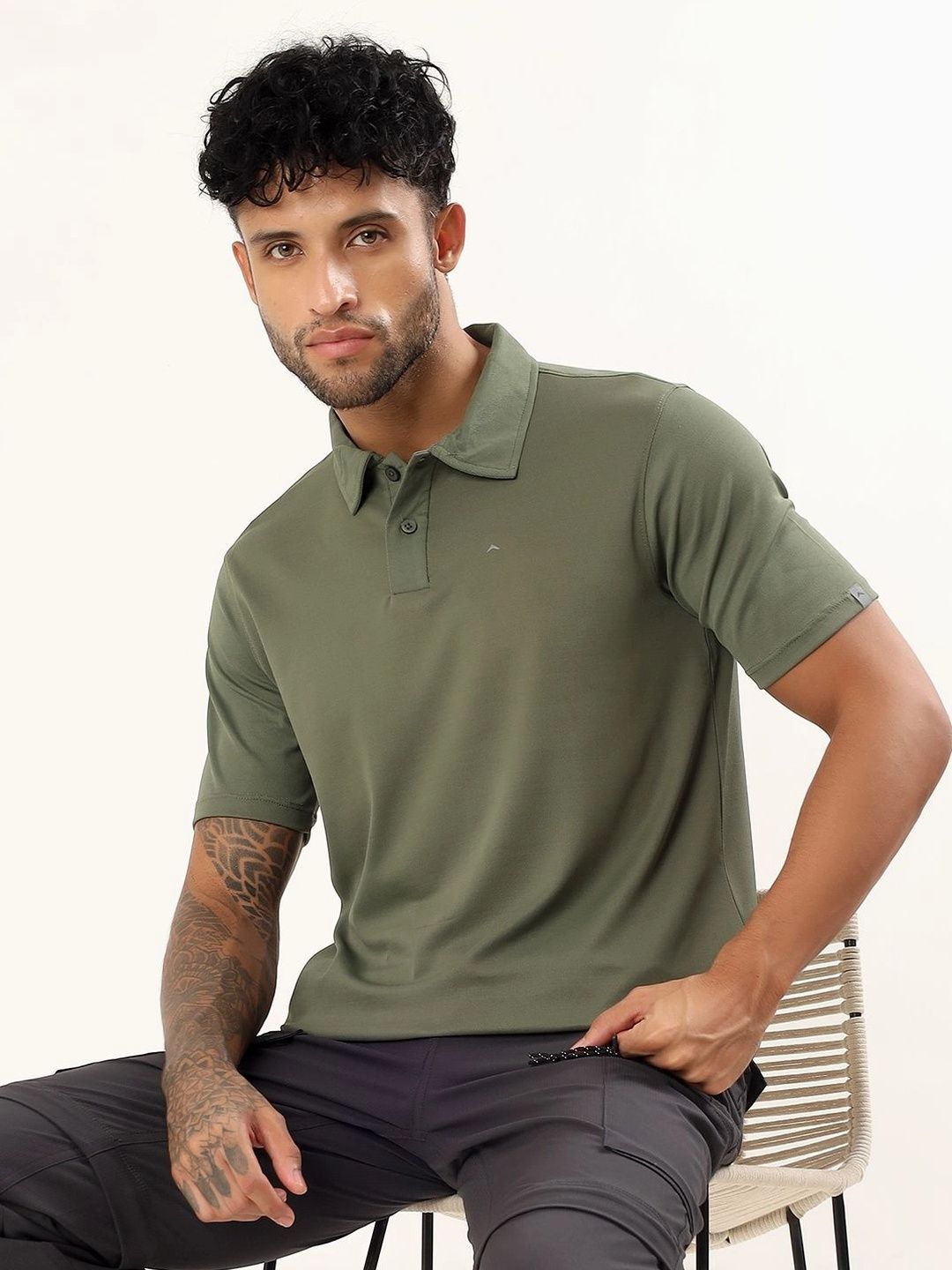 Adventra Sports Men Polo Collar T-shirt