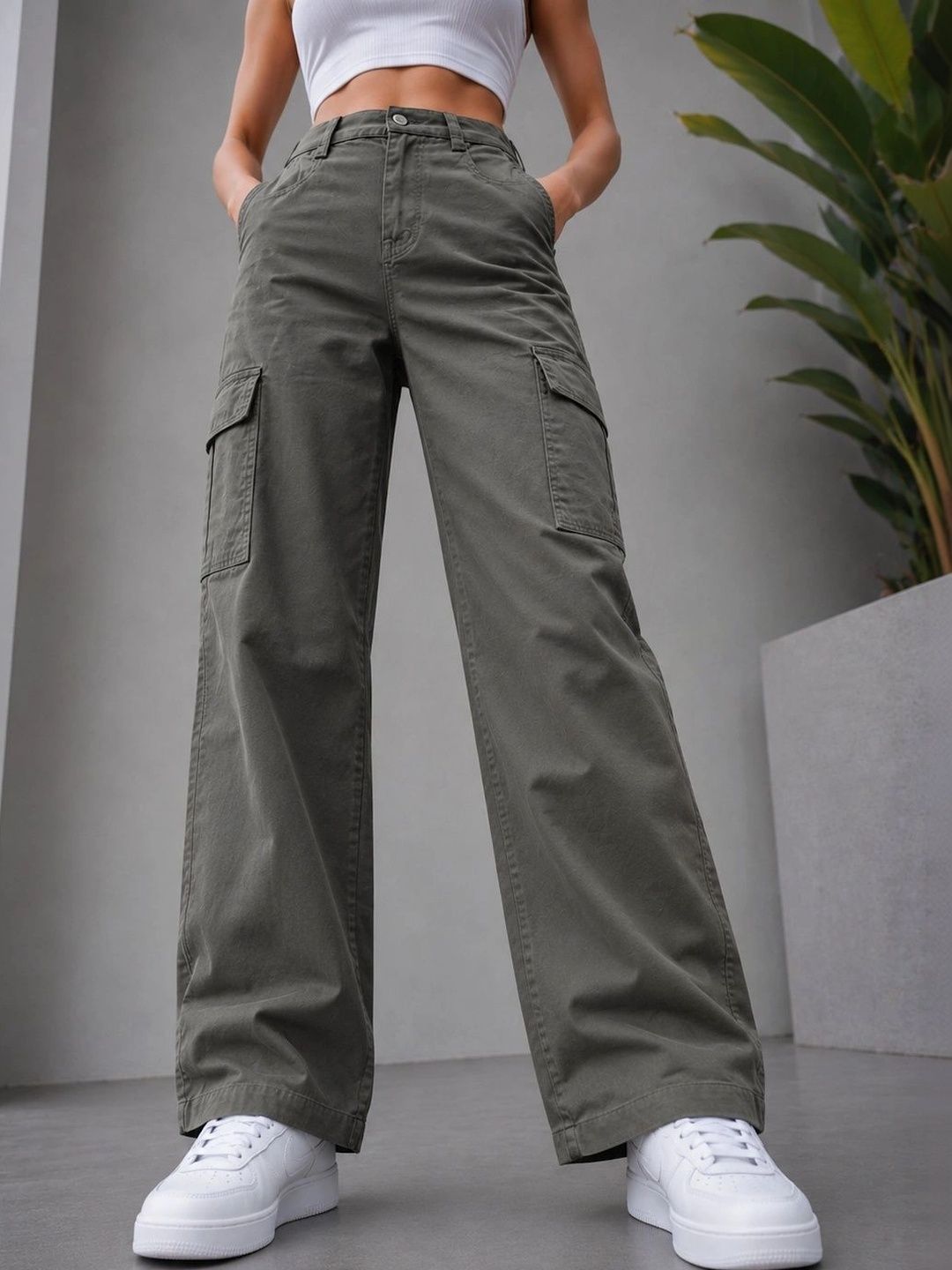 ZHEIA ZHEIA Women Relaxed Straight Leg High-Rise Cargos Trousers