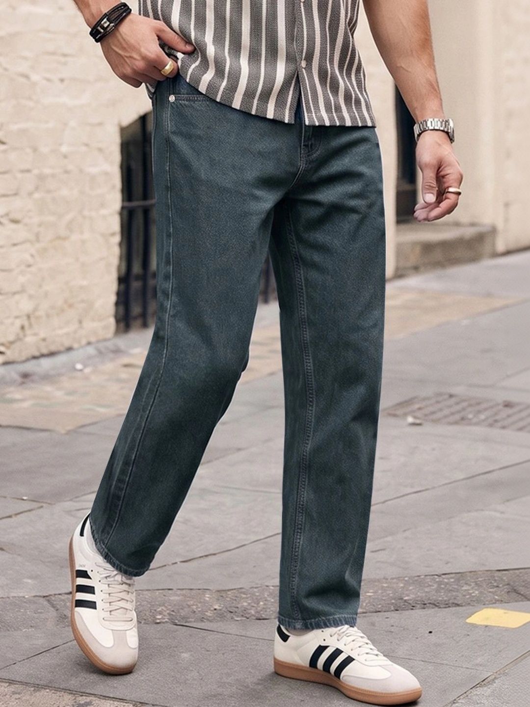 Urbano Fashion Men Relaxed Fit Mid-Rise Heavy Fade Jeans