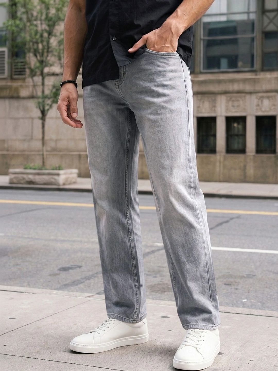 Urbano Fashion Men Relaxed Fit Mid-Rise Light Fade Jeans