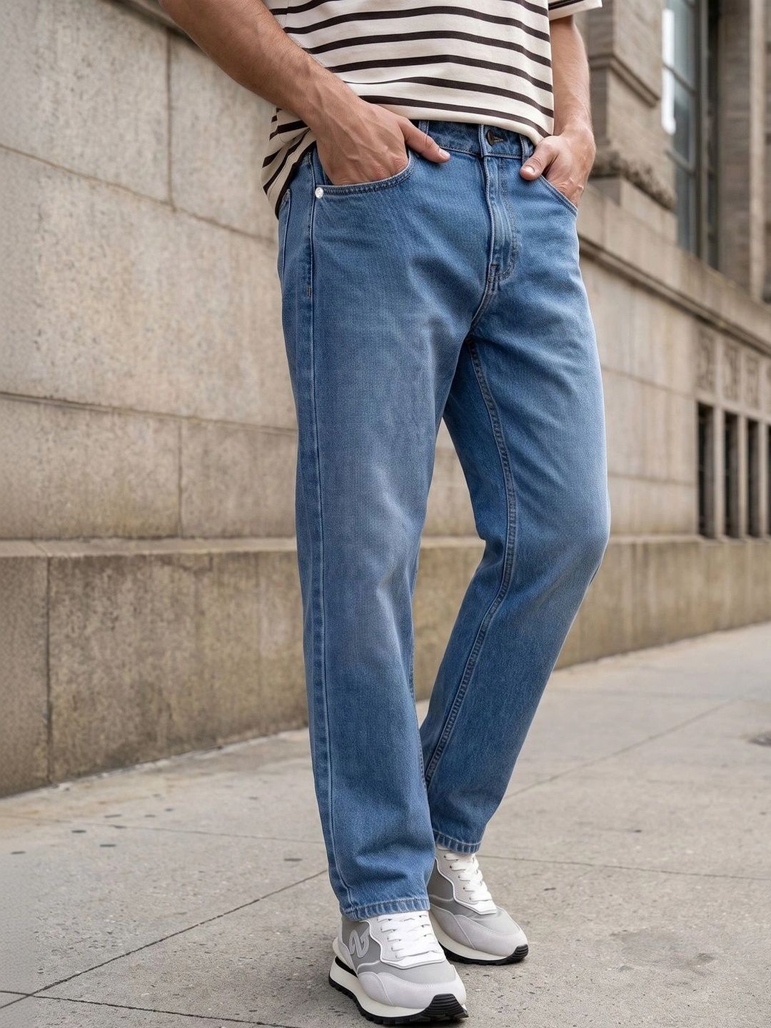 Urbano Fashion Men Relaxed Fit Mid-Rise Light Fade Jeans