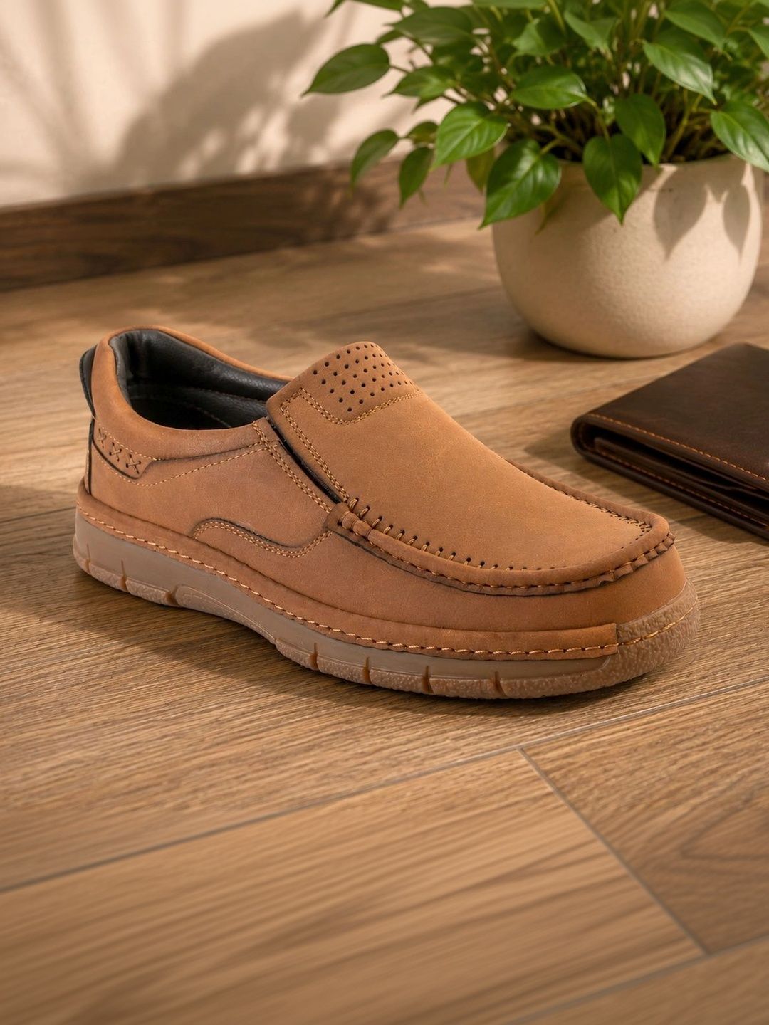 Roadster Roadster Men Perforations Loafers