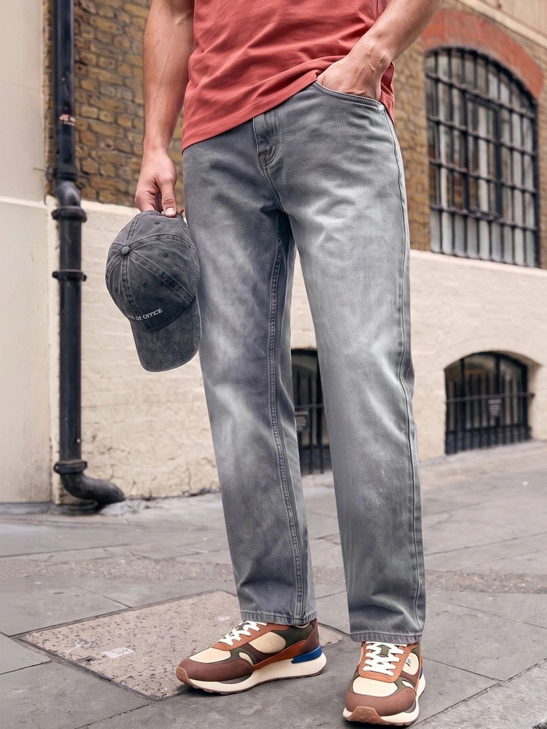 Urbano Fashion Men Relaxed Fit Mid-Rise Low Distress Light Fade Jeans