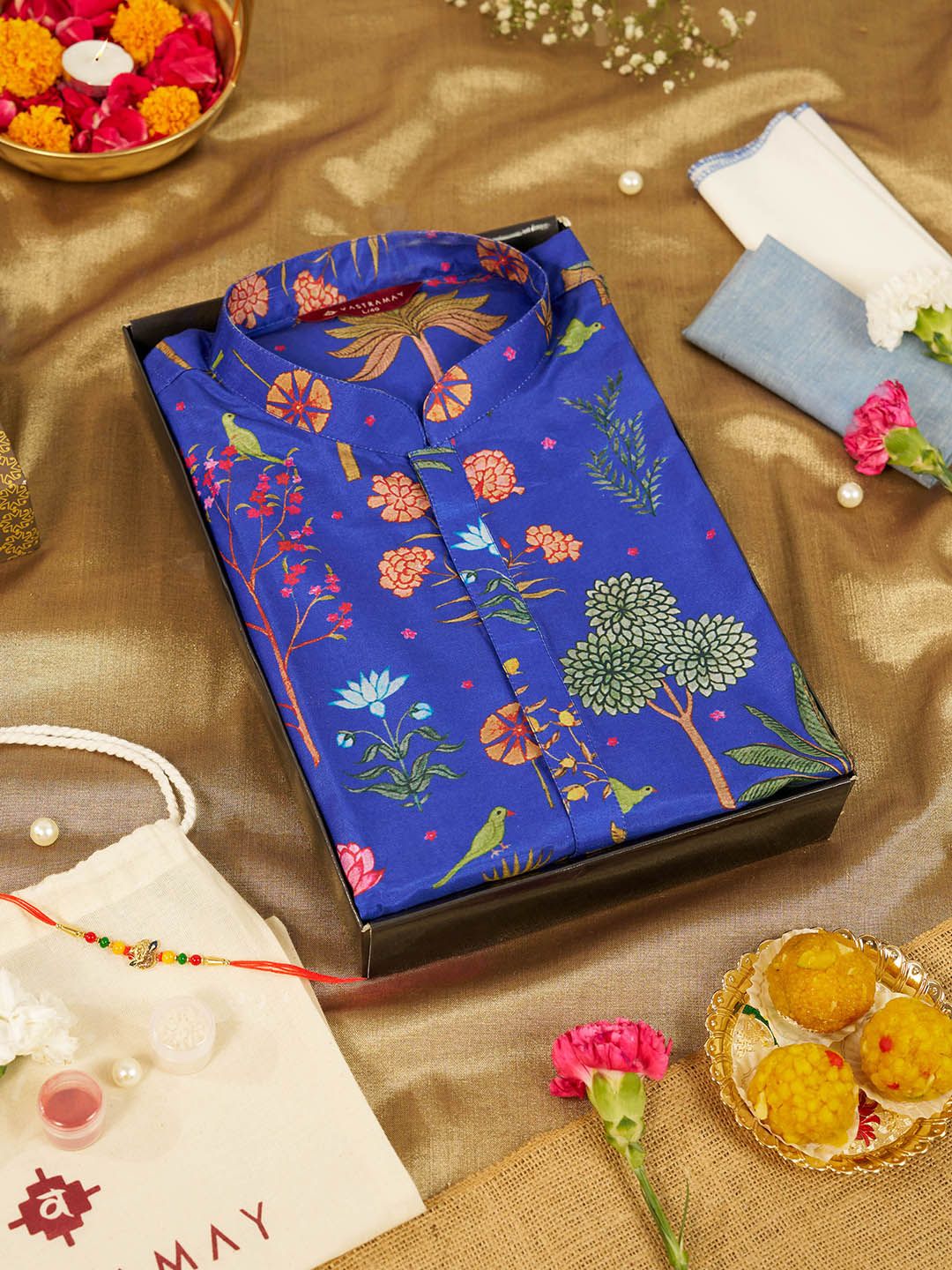 VASTRAMAY Men Tropical Printed Kurta Gift Set with Rakhi & Handkerchief