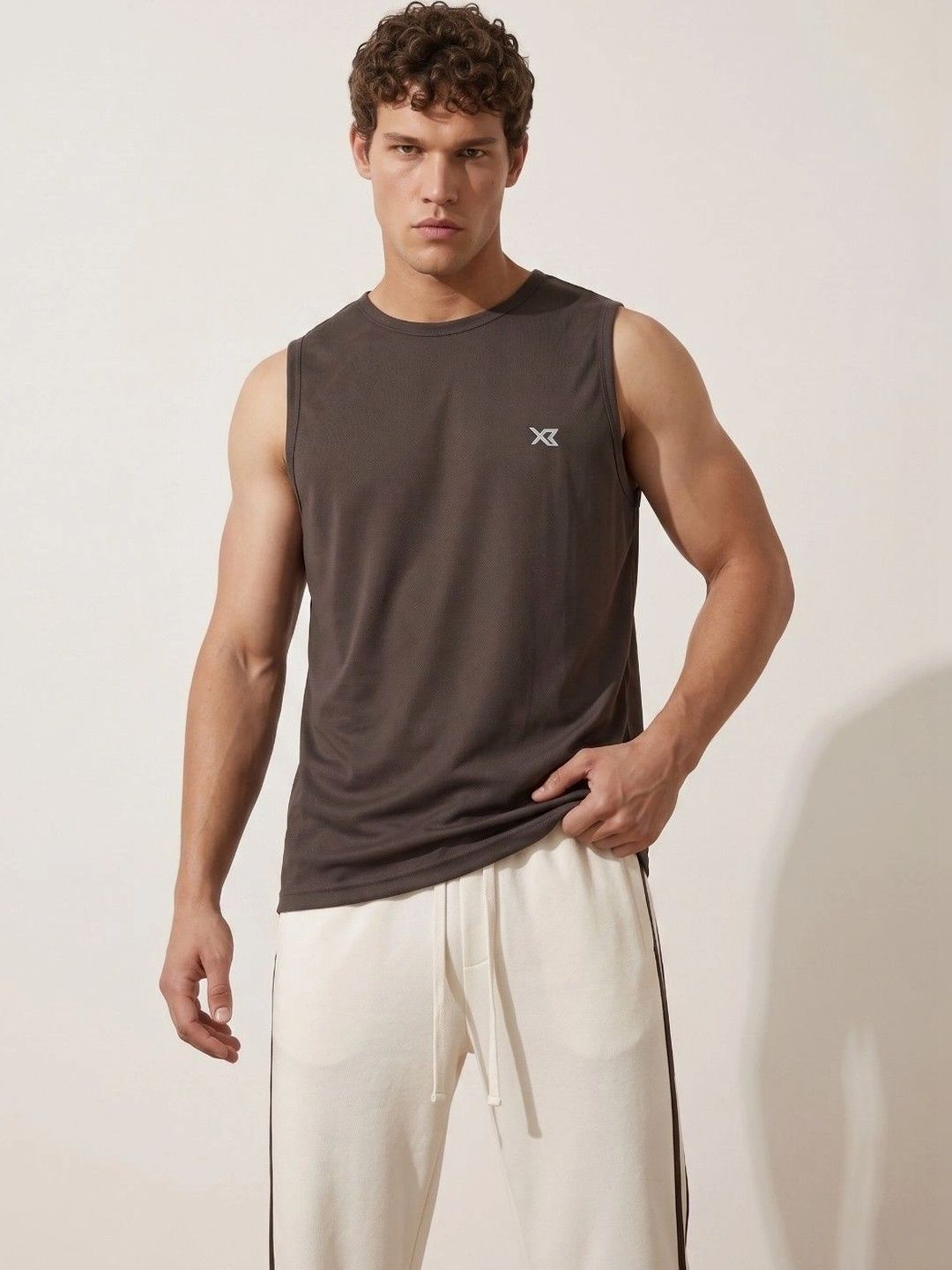 CROSS BENCH Men Brand Logo T-shirt