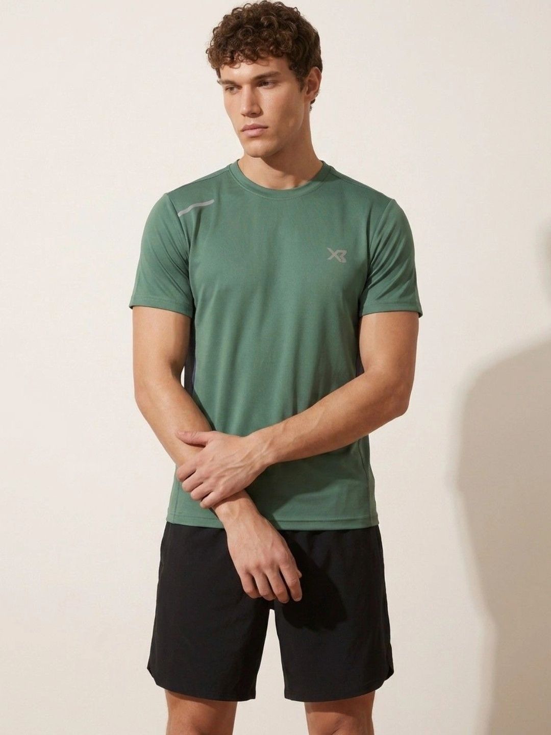 CROSS BENCH Men Colourblocked Sports T-shirt