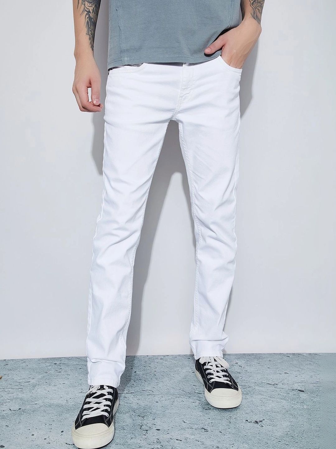 Forca by Lifestyle Men Tapered Fit Mid-Rise Jeans