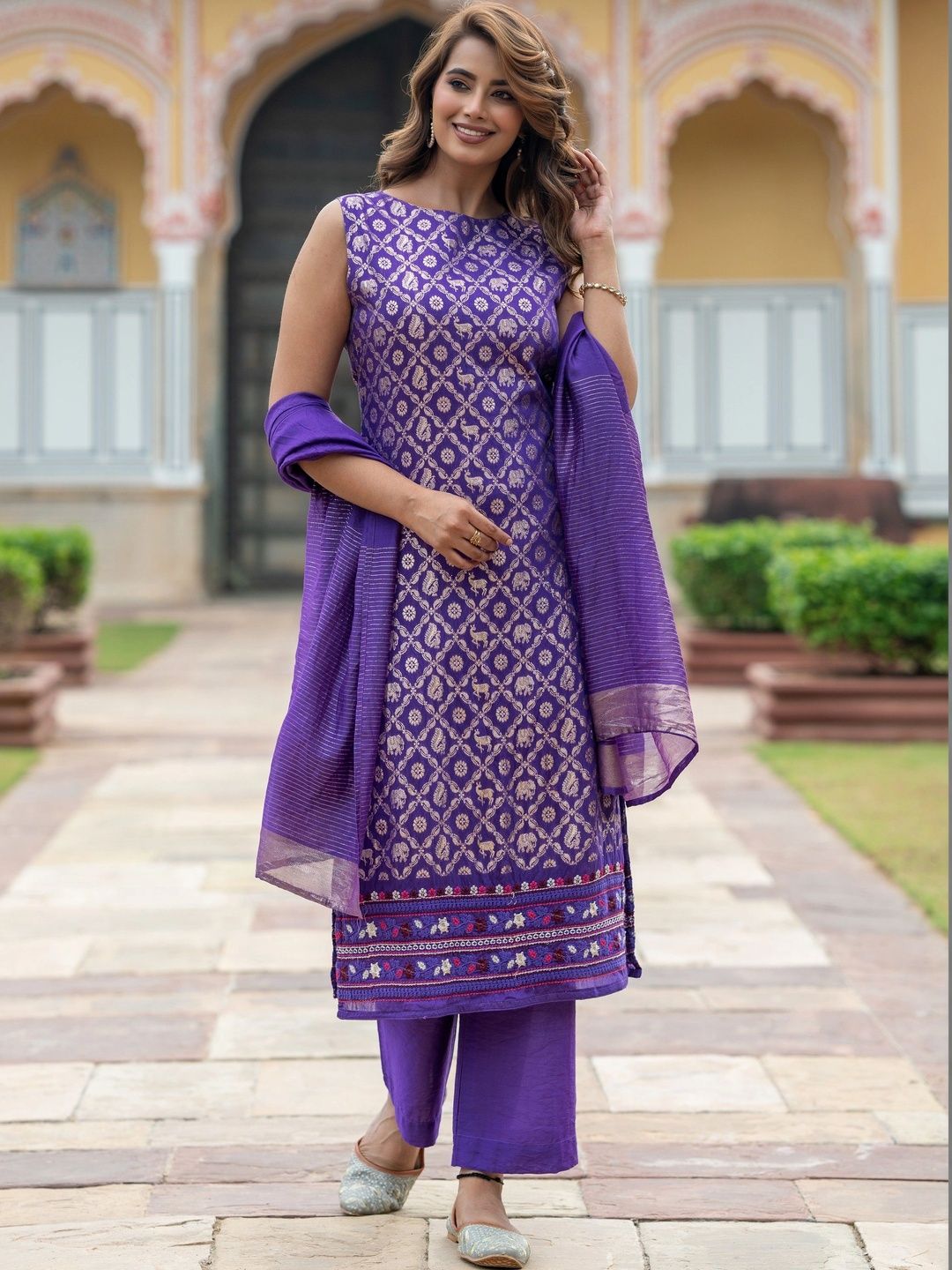 ASPORA Women Ethnic Motifs Regular Kurta with Palazzos & With Dupatta
