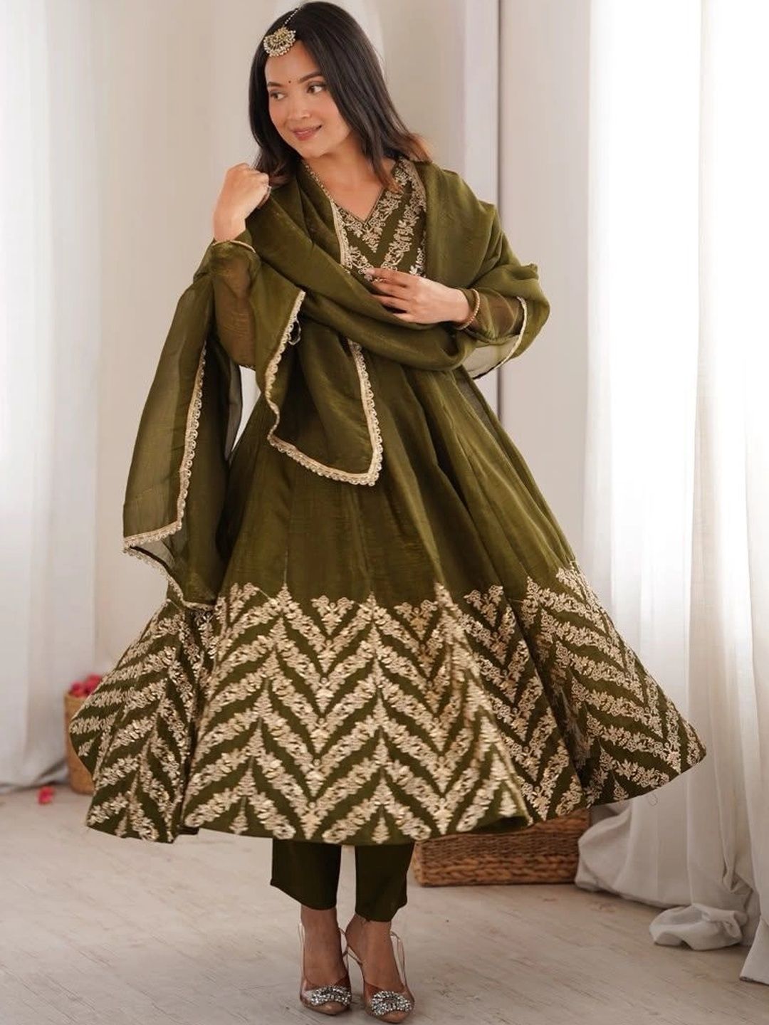SAJAVAT ETHENIC WEAR SAJAVAT ETHENIC WEAR Women Ethnic Motifs Embroidered Empire Pure Silk Kurta with Trousers & With Dupatta
