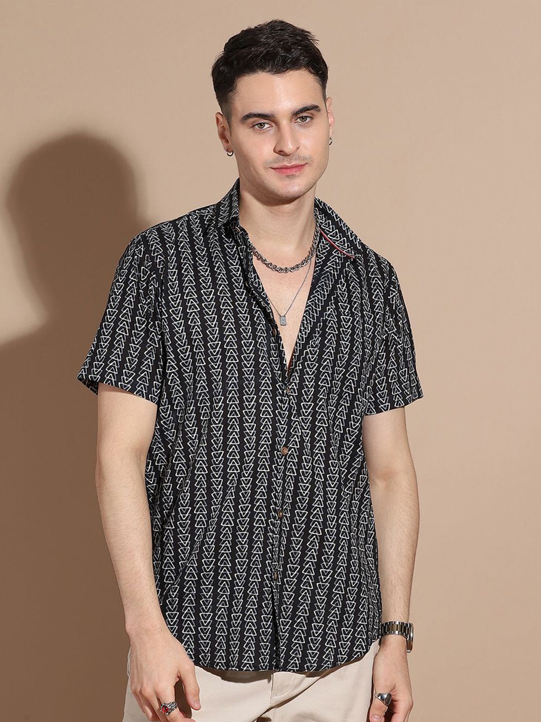Anouk Men Smart Cutaway Collar Geometric Printed Cotton Casual Shirt