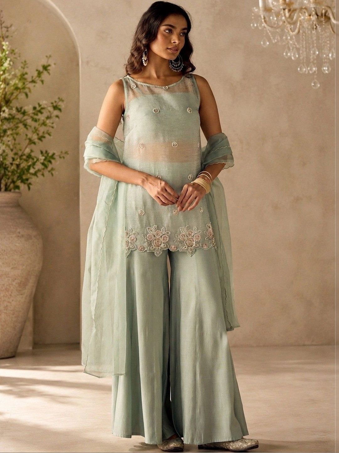 ANITYA Women Floral Embroidered Regular Thread Work Kurti with Sharara & With Dupatta
