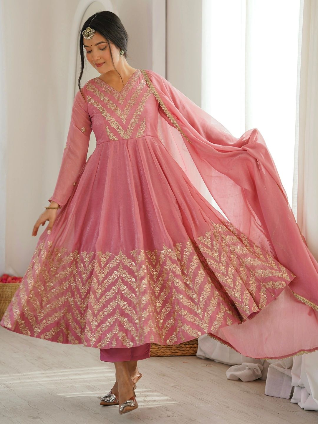 SAJAVAT ETHENIC WEAR Women Ethnic Motifs Embroidered Empire Pure Silk Kurta with Trousers & With Dupatta