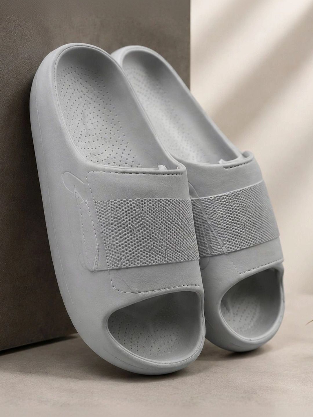 Roadster Men Sliders