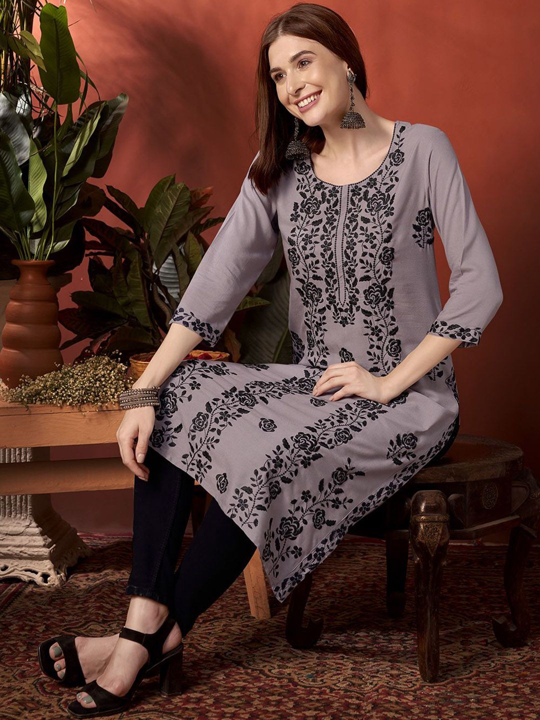 Anouk Anouk Grey Floral embroidered Round Neck Kurta