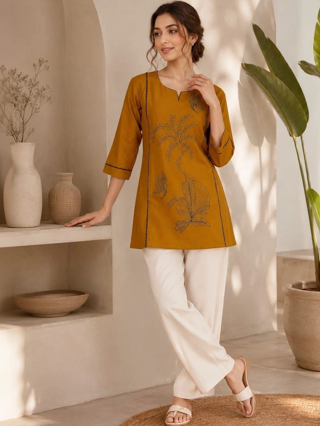 GREEN PEARS Women Printed Tunic with Palazzos