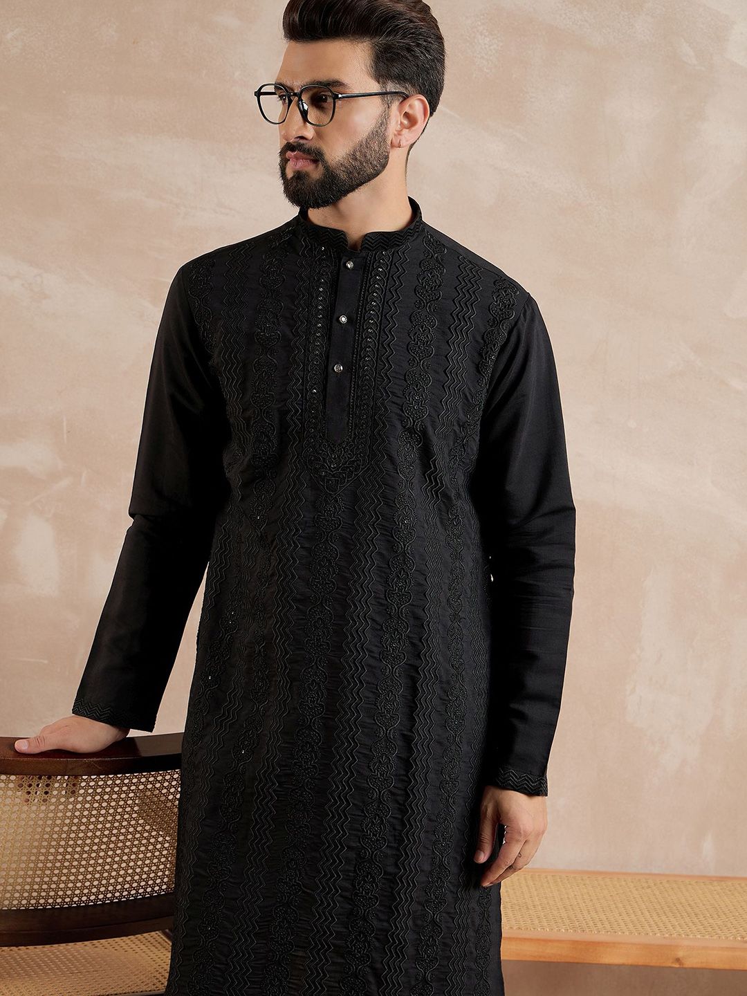 Anouk Floral Embroidered Mandarin Collar Sequinned Straight Kurta