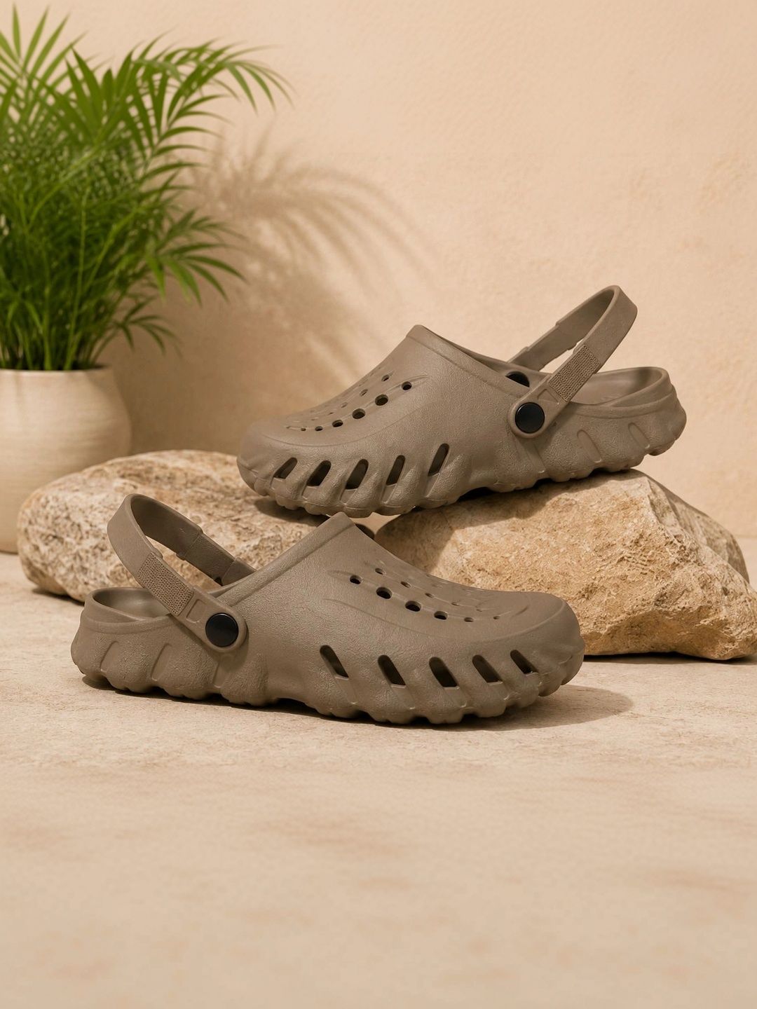 Roadster Roadster Men Clogs Sandals