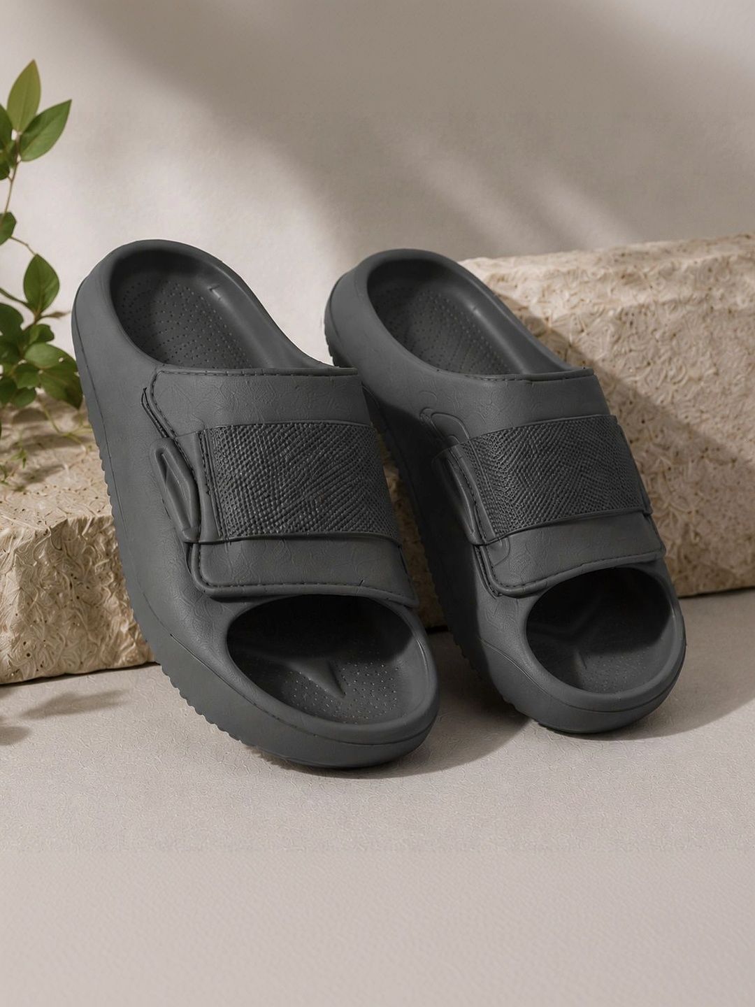 Roadster Men Sliders