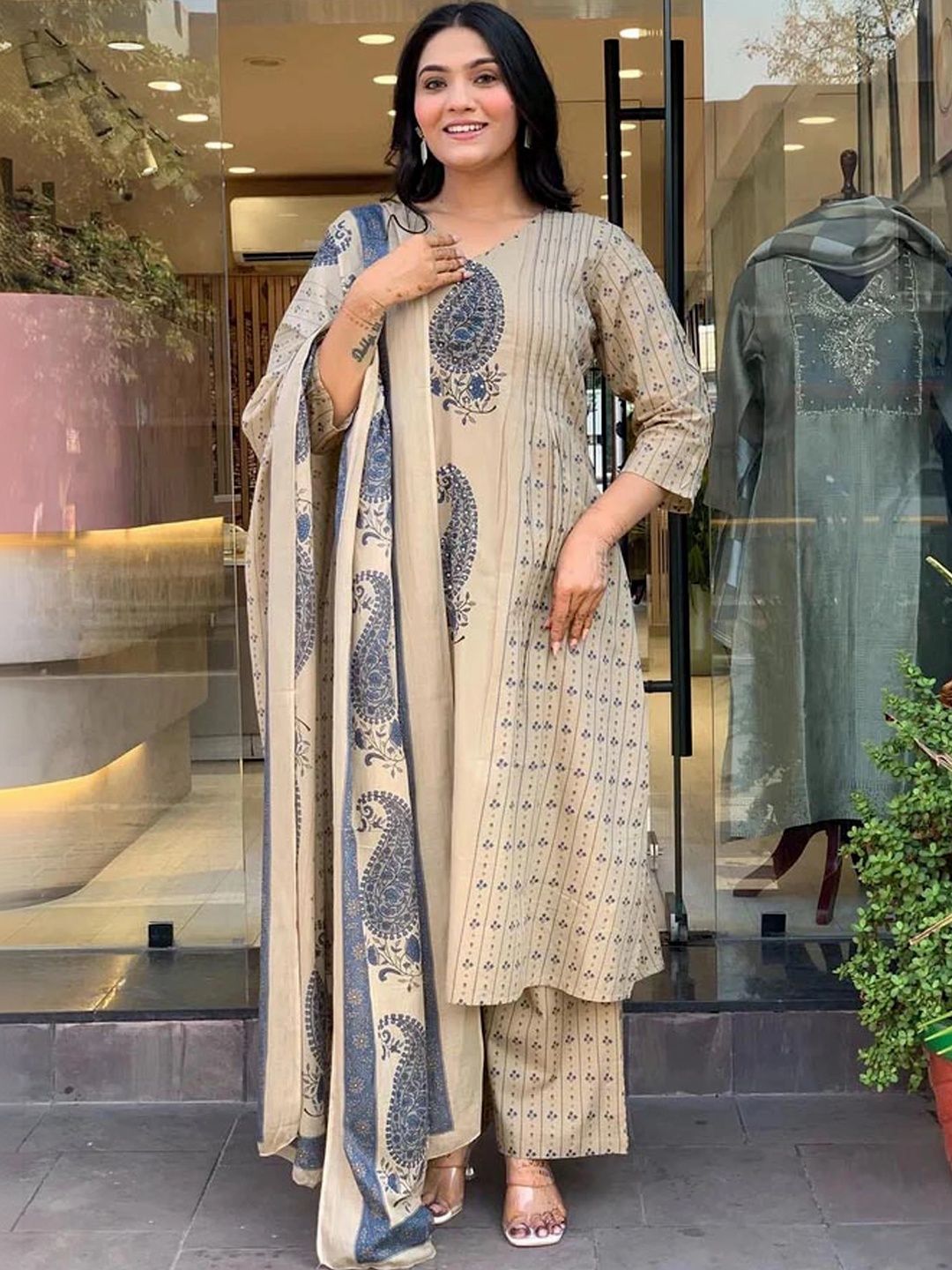 Light Daisy Women Ethnic Motifs Printed Regular Pure Cotton Kurta with Palazzos & With Dupatta