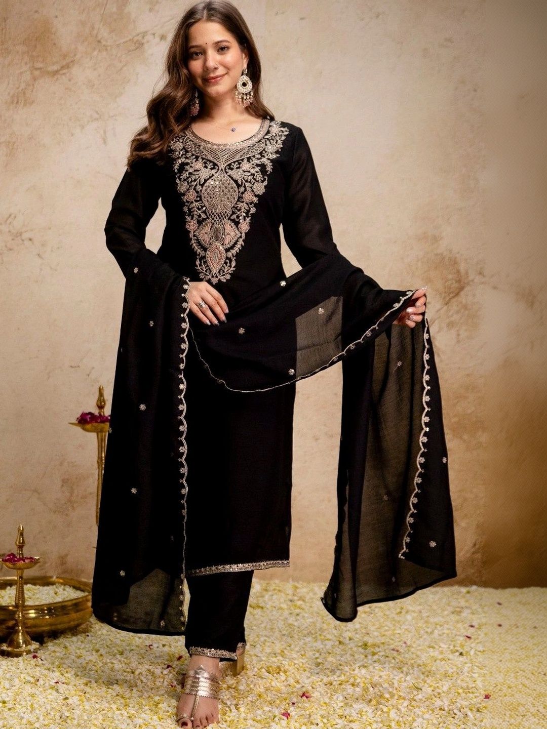 KOTRONS KOTRONS Women Ethnic Motifs Embroidered Regular Thread Work Kurta with Trousers & With Dupatta