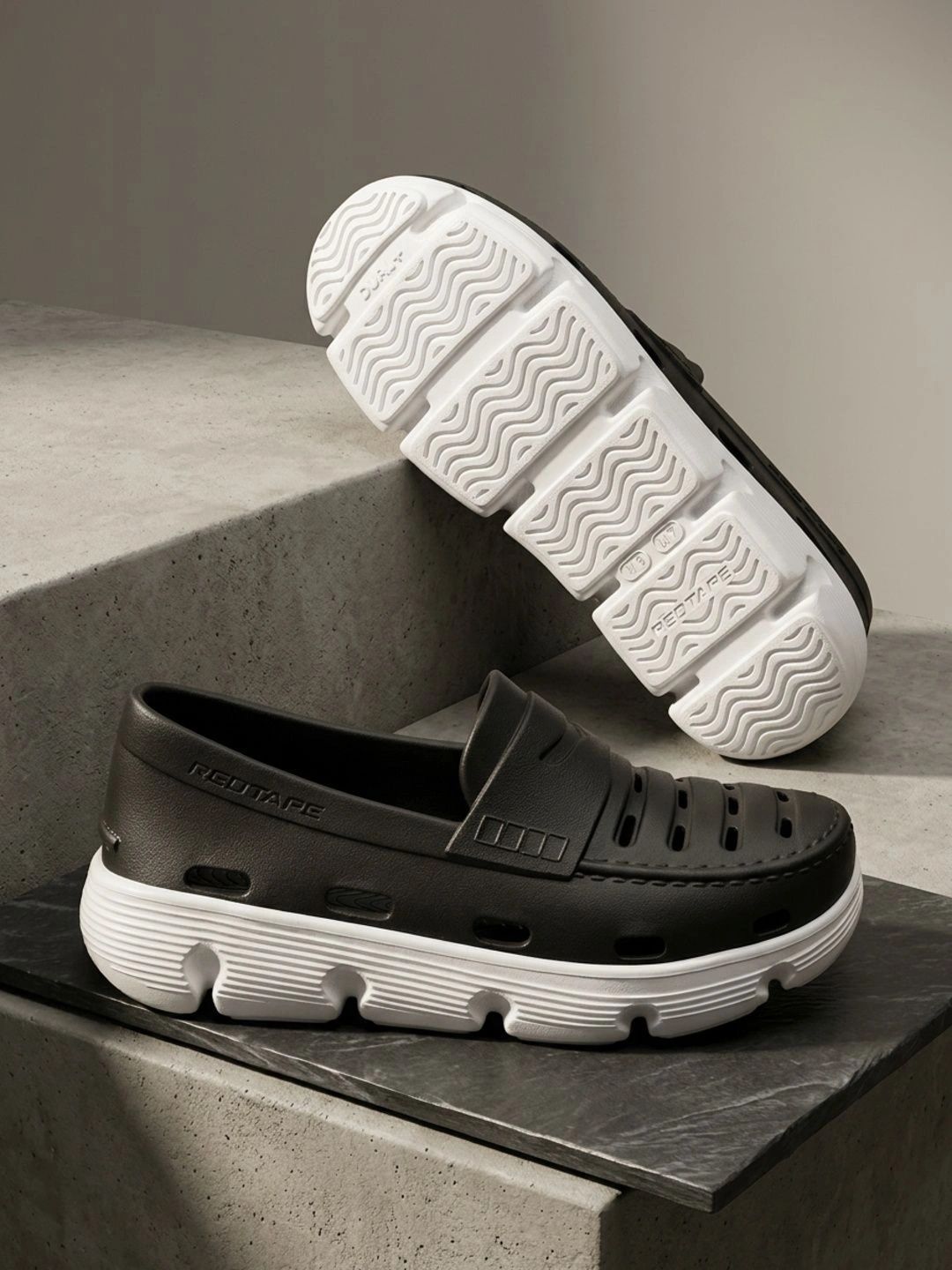 Red Tape Men Clogs