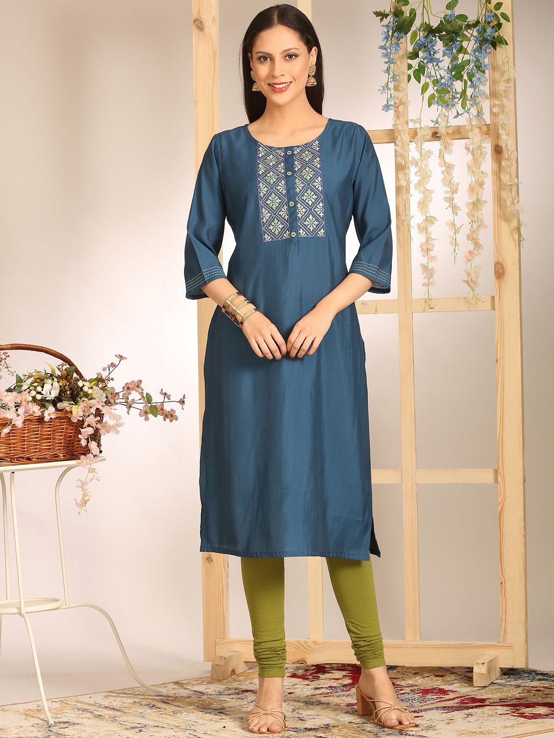 Anouk Women Floral Embroidered Daily Straight Kurta