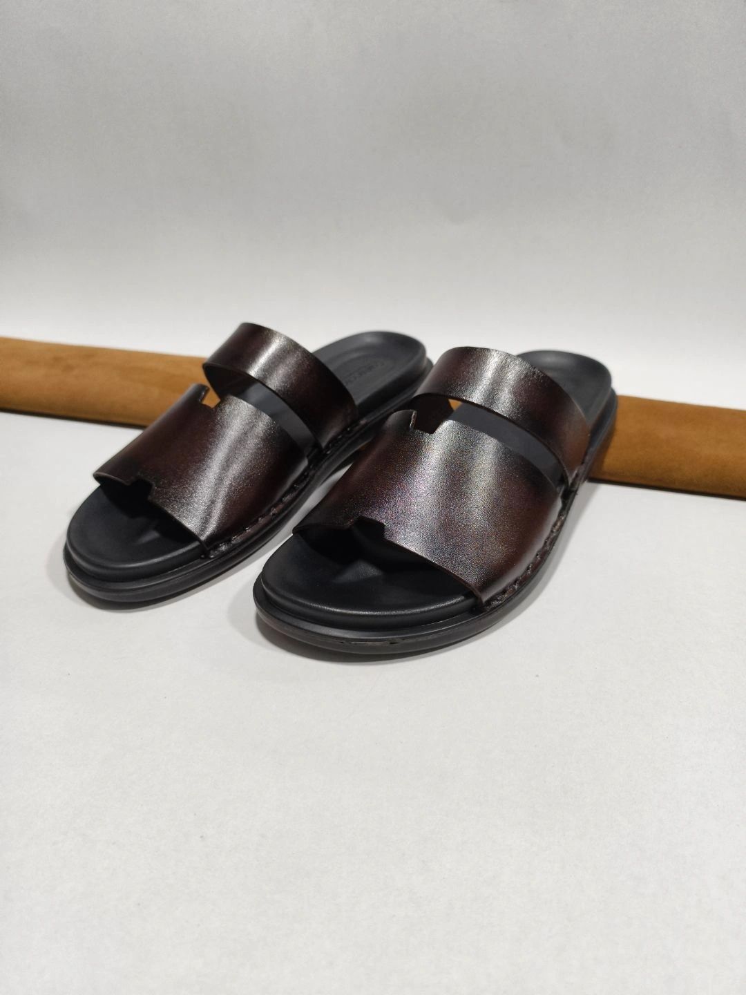 CRAFTAHOLIC Men Sliders