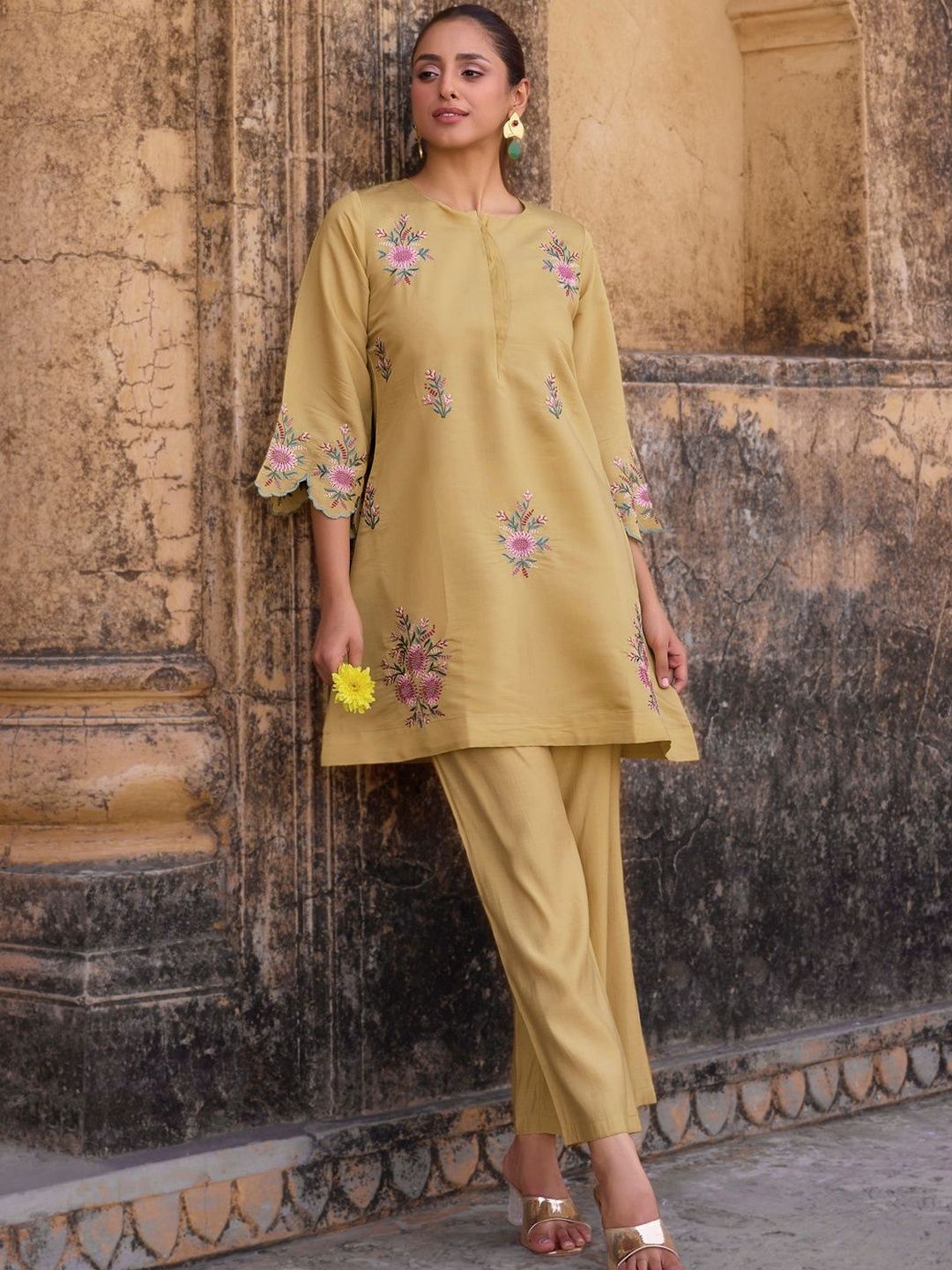 Anouk Embroidered Round Neck Tunic & Trousers Co-Ords