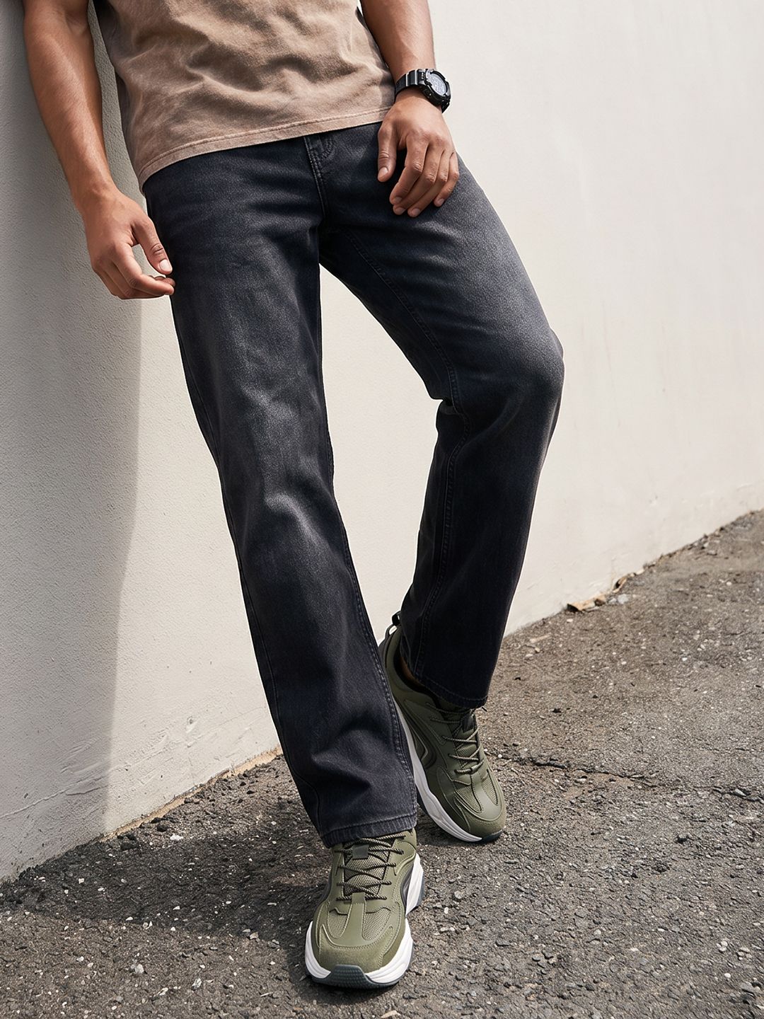 The Roadster Life Co. Men Relaxed Fit Light Fade Stretchable Jeans