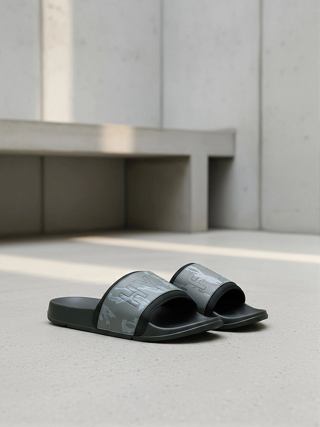 HYPR FIT Men Pro HyprWave Cushioned Arch Support Anti-Odour Slides