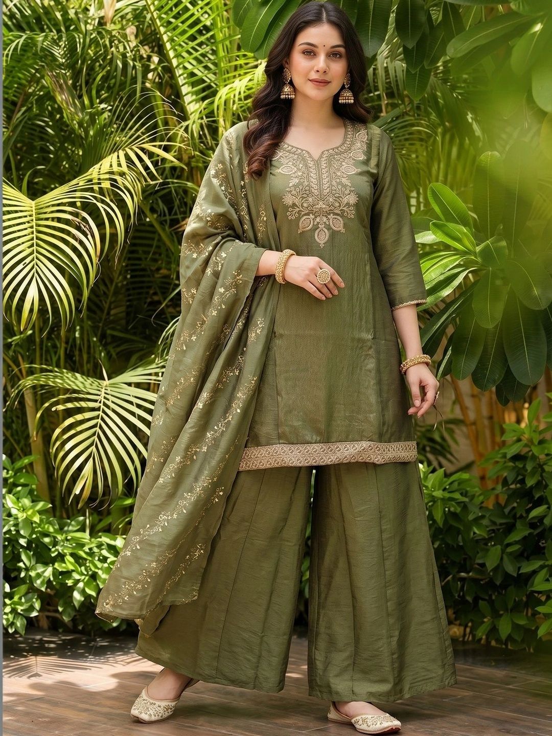 SDK FASHION SDK FASHION Women Ethnic Motifs Embroidered Regular Kurta with Sharara & With Dupatta