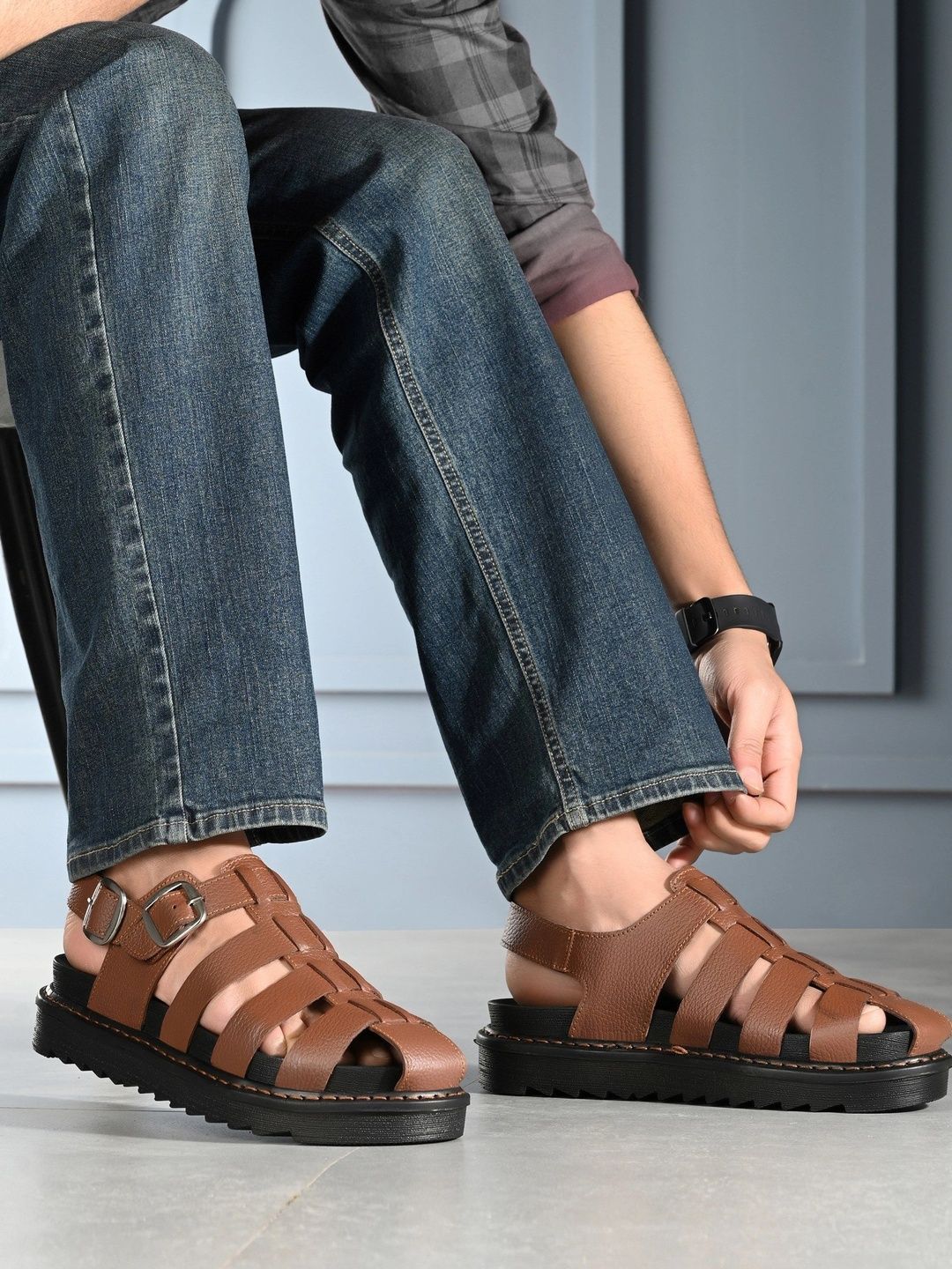 House of Pataudi Men Leather Fisherman Sandals