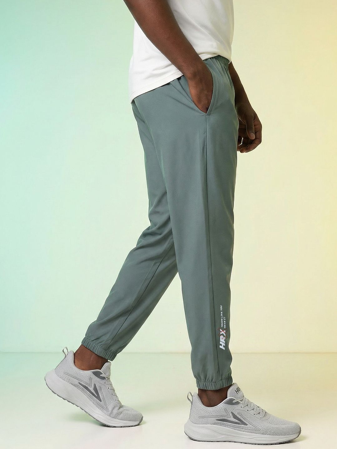 HRX by Hrithik Roshan Men Regular Fit Rapid-Dry Training Joggers