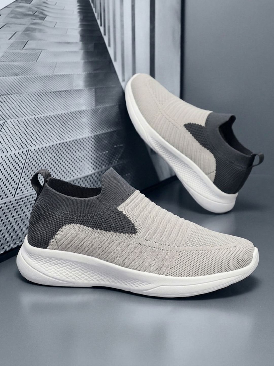 HRX by Hrithik Roshan Men Colourblocked Sneakers