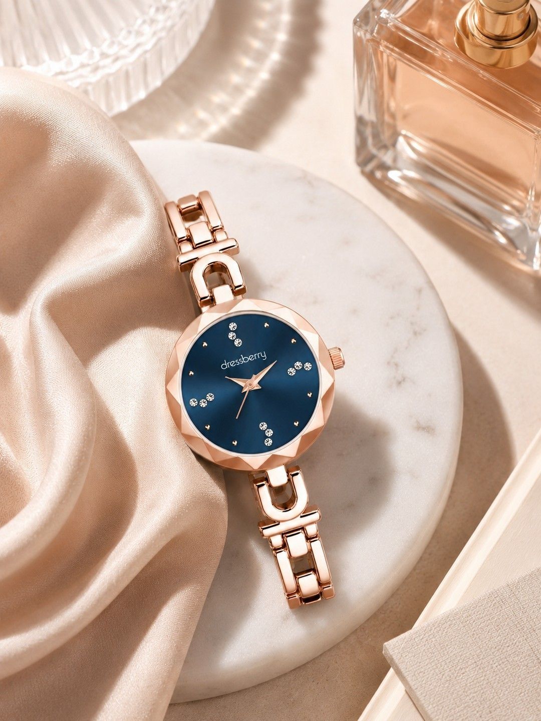 DressBerry Women Embellished Dial & Bracelet Style Straps Analogue Watch HOBDB-110-RG