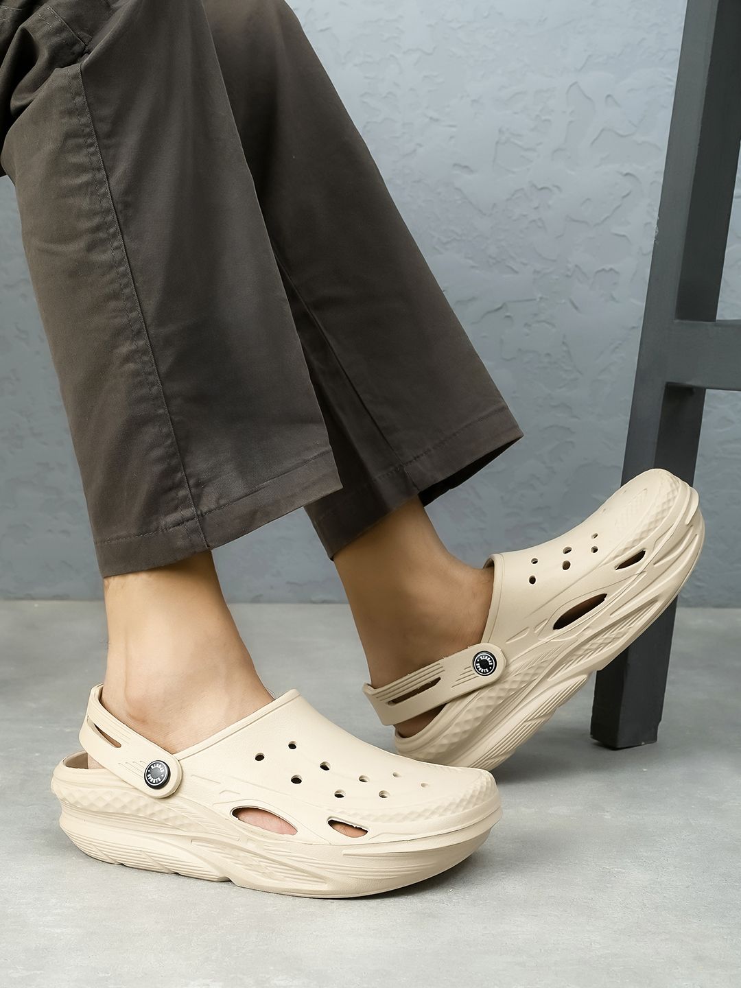 HRX by Hrithik Roshan Men Comfortable Clogs