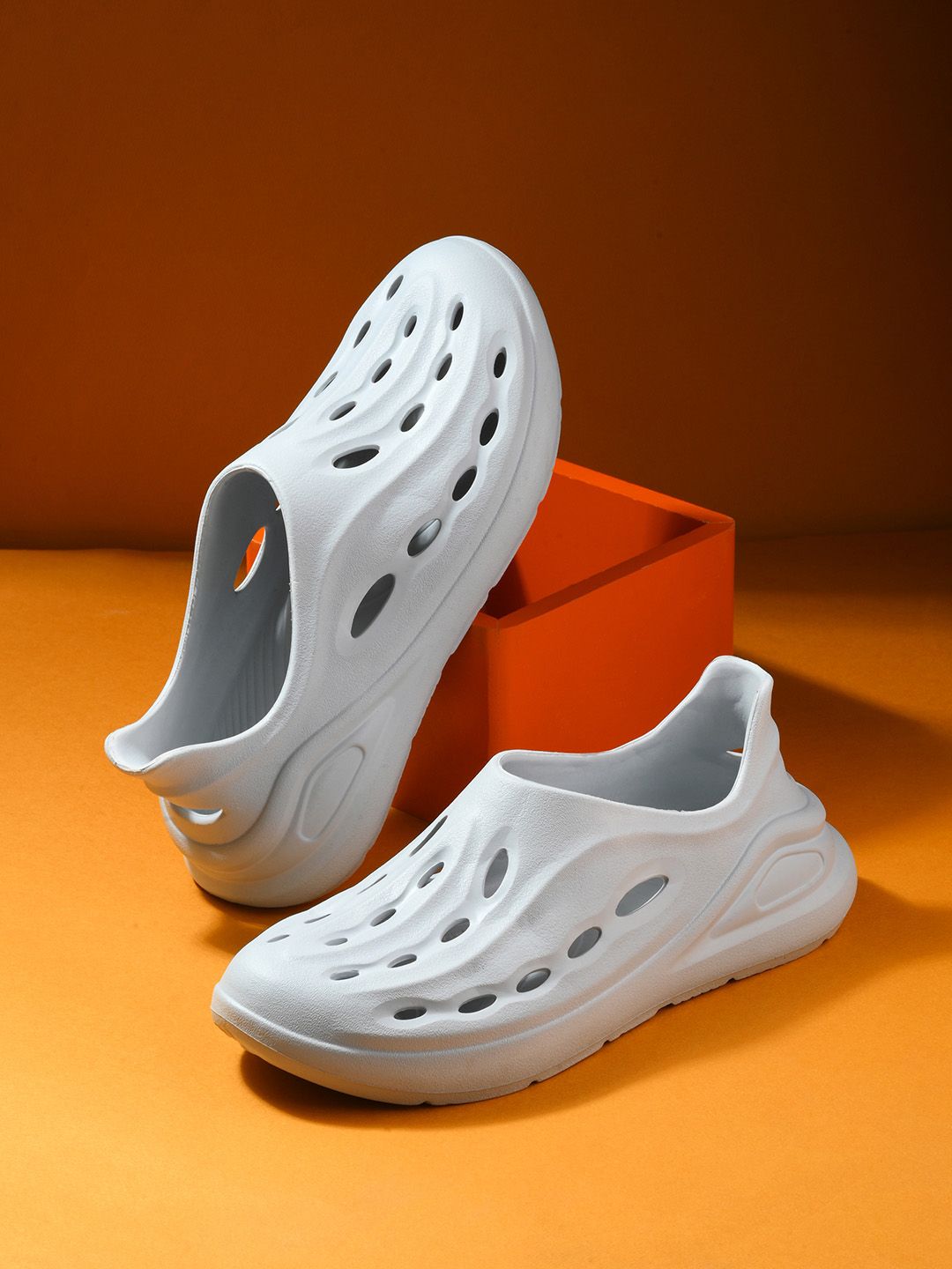 HRX by Hrithik Roshan Men Grey Self Design Croslite Clogs