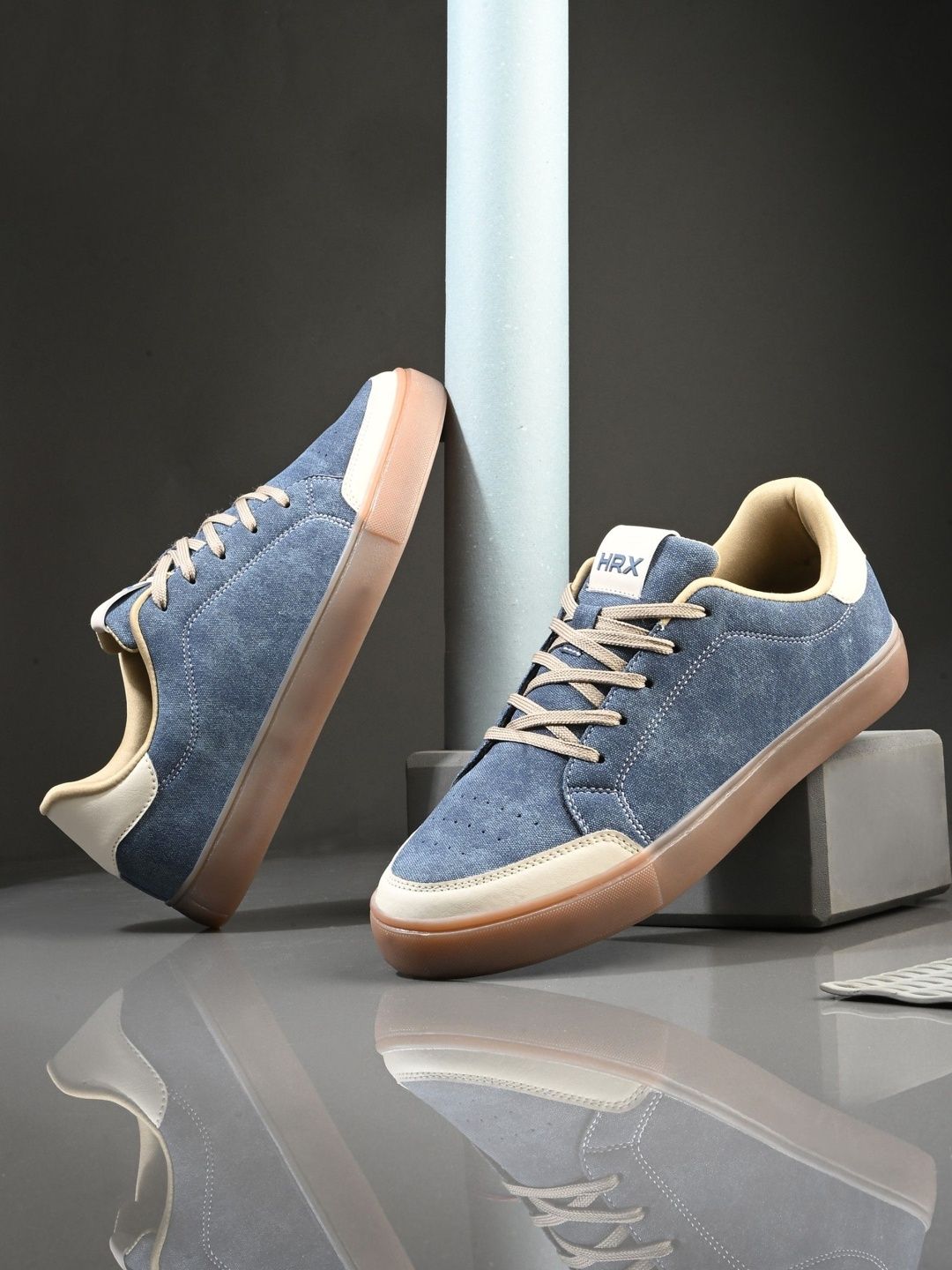 HRX by Hrithik Roshan HRX by Hrithik Roshan Men Textured Round Toe Sneakers