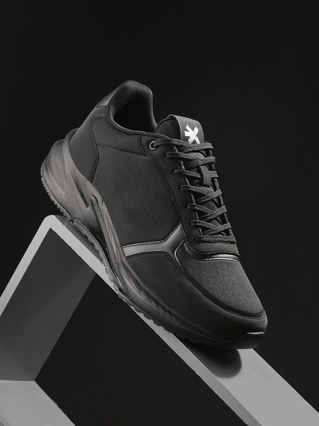 HRX by Hrithik Roshan Men FIGHTER Black Textured Running Shoes