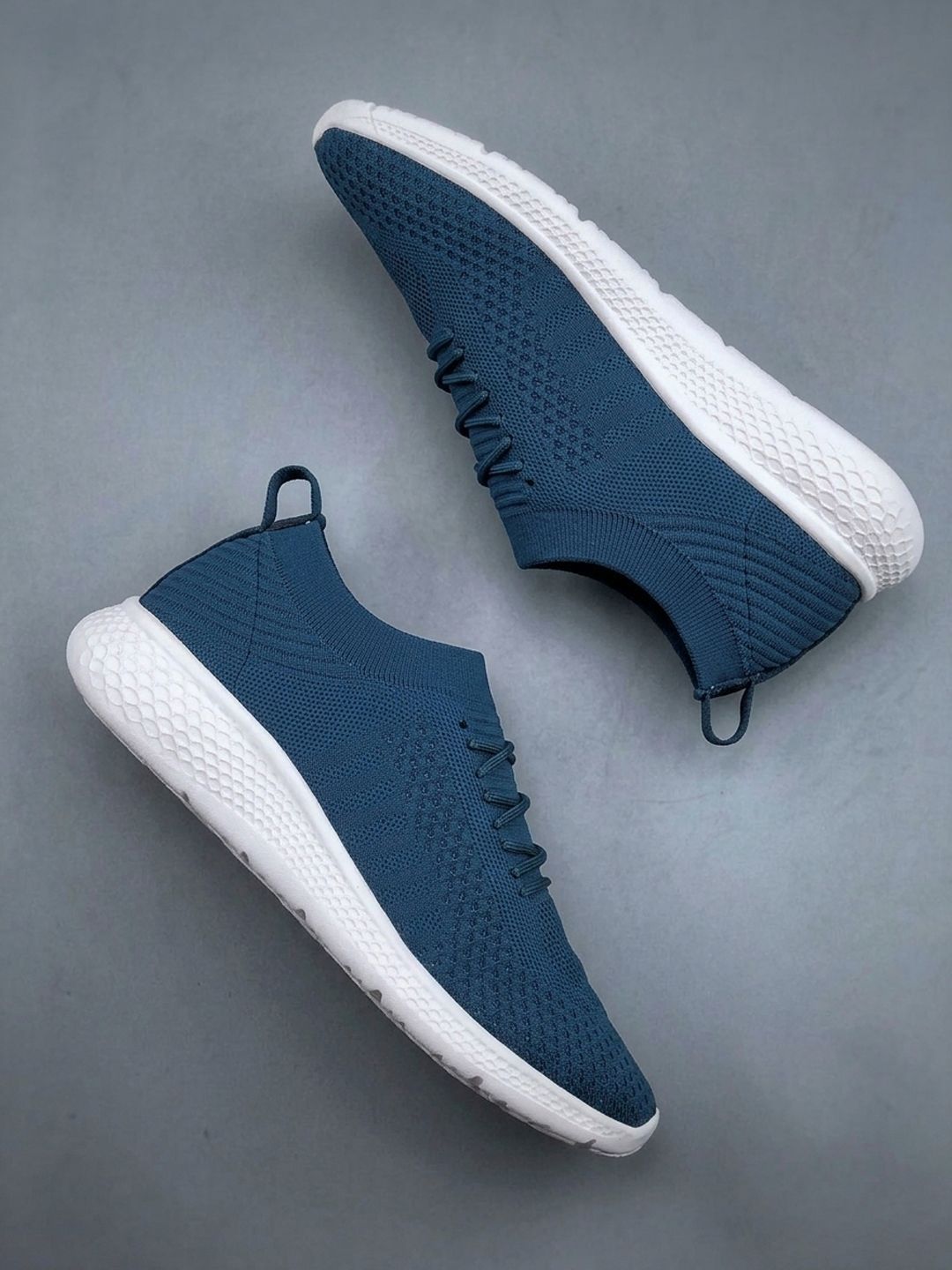 HRX by Hrithik Roshan Men Colourblocked Round Toe Slip-On Sneakers