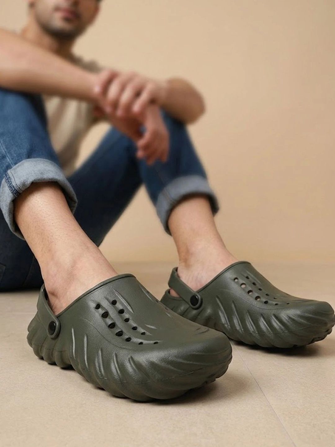 HRX by Hrithik Roshan Men Clogs Sandals