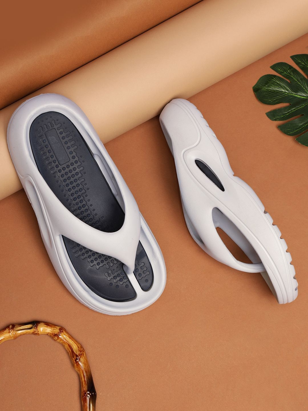 HRX by Hrithik Roshan Men Solid Thong Flip-Flops