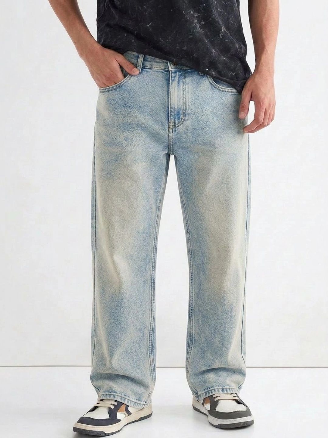 dolsia Men Straight Fit Mid-Rise Mildly Distressed Light Fade Stretchable Jeans