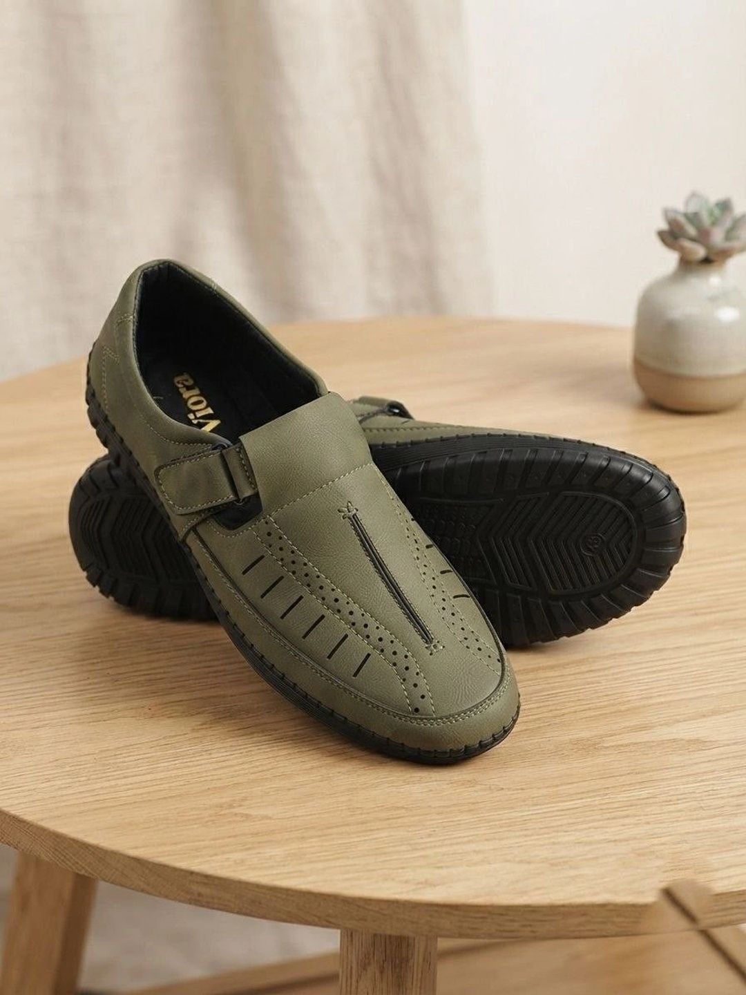 Viora Men Rubber Round Toe Casual Shoe-Style Sandal