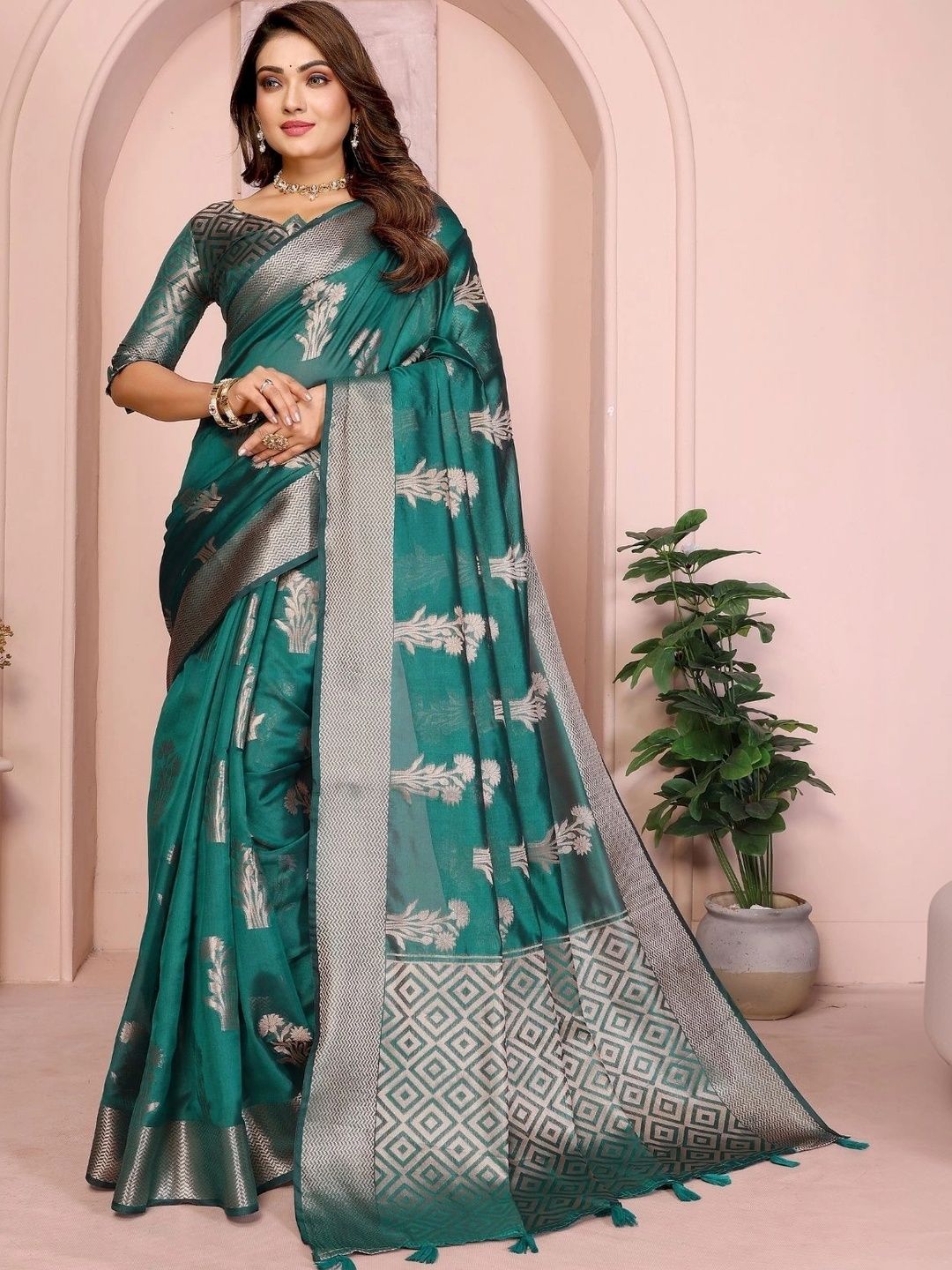 ODETTE ODETTE Floral Zari Silk Blend Saree