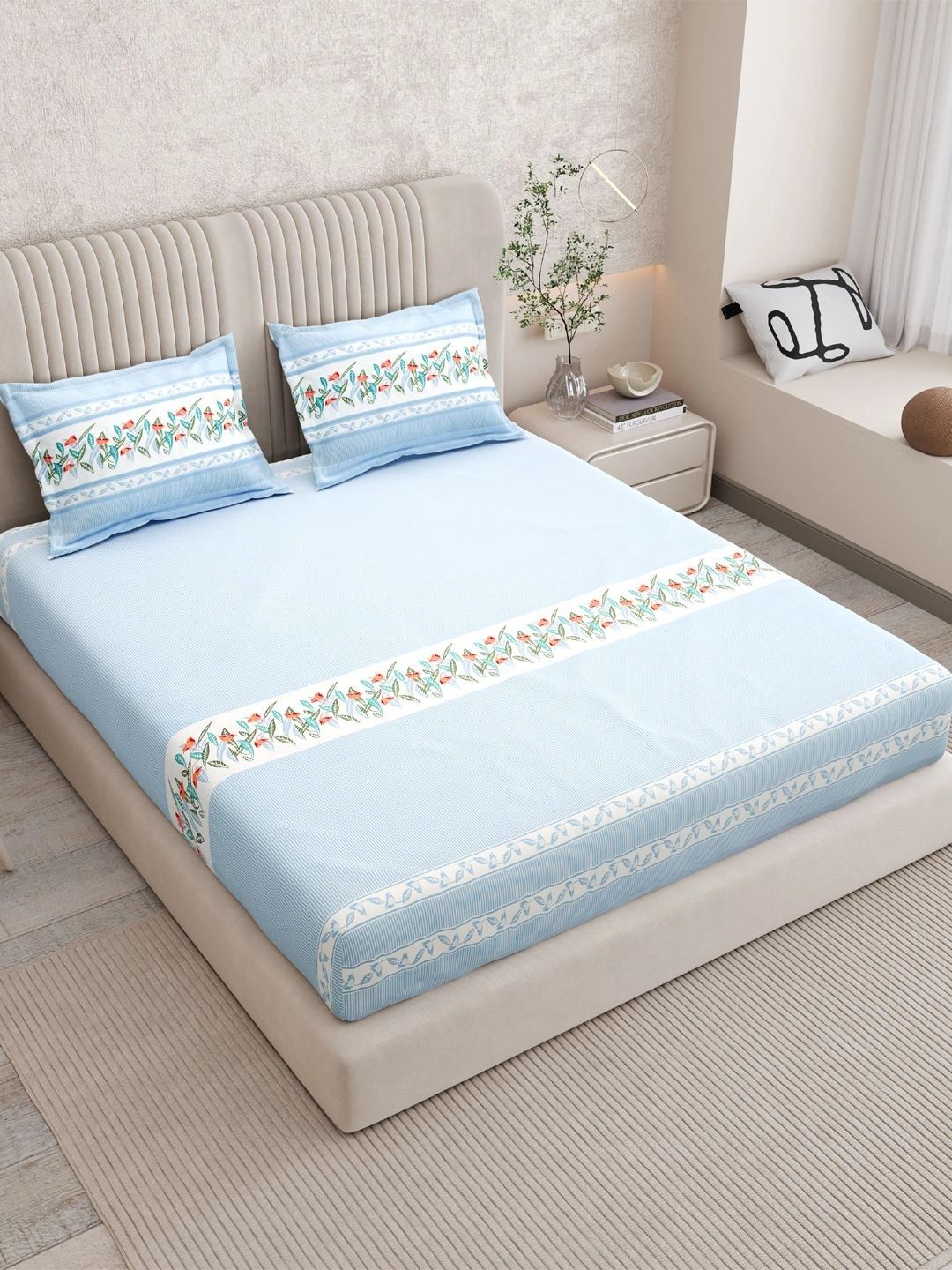 Sangria Blue & White Floral 160 TC Bedsheet with 2 Pillow Covers